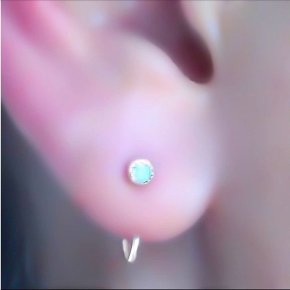 🌻NIB Sterling Silver Fire Opal Mini Hug Hoop Earrings🌻 - Picture 5 of 6